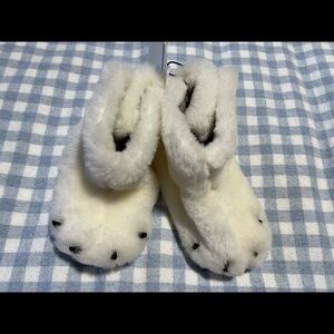 Little kids bear paw Sorel slippers